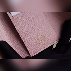 LV Модель M41938 Кошелек VICTORINE Изящный и функциональный, это