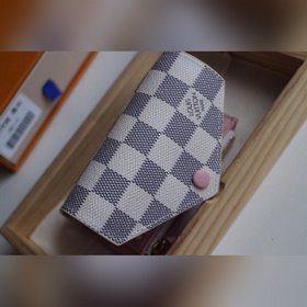 LV Модель M41938 Кошелек VICTORINE Изящный и функциональный, это
