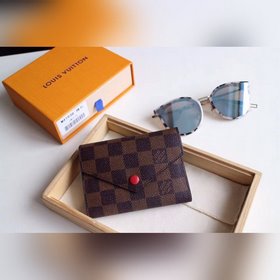 LV Модель M41938 Кошелек VICTORINE Изящный и функциональный, это