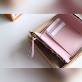LV Модель M41938 Кошелек VICTORINE Изящный и функциональный, это