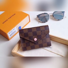 LV Модель M41938 Кошелек VICTORINE Изящный и функциональный, это