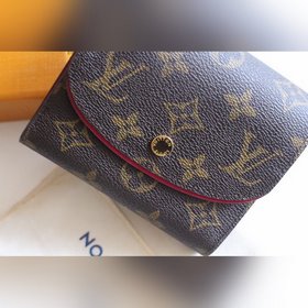 LV ARIANE Кошелек Модель M62037  Компактный размер и продуманная