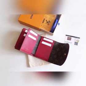 LV ARIANE Кошелек Модель M62037  Компактный размер и продуманная