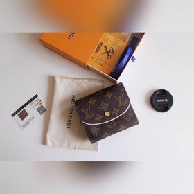 LV ARIANE Кошелек Модель M62037  Компактный размер и продуманная