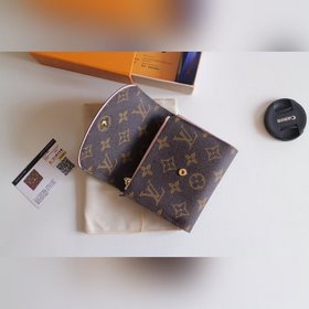 LV ARIANE Кошелек Модель M62037  Компактный размер и продуманная