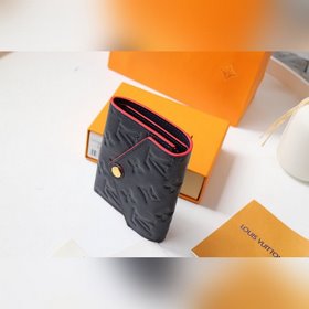 LV Модель M64060 Элегантный и практичный компактный кошелек Этот 