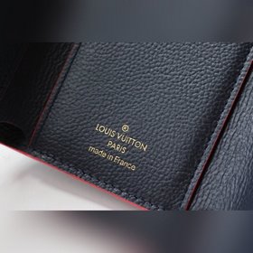 LV Модель M64060 Элегантный и практичный компактный кошелек Этот 