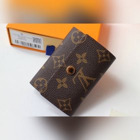 LV Модель M68704 MICRO Кошелек Этот компактный кошелек Micro из 