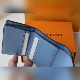 LV  Артикул： M69033 Градиент Iris Изготовлен из тонкой и мягкой 