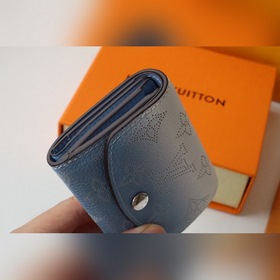 LV  Артикул： M69033 Градиент Iris Изготовлен из тонкой и мягкой 