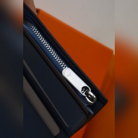 LV  Артикул： M69033 Градиент Iris Изготовлен из тонкой и мягкой 