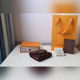 LV ARIANE Кошелек Модель M62037  Компактный изящный, с нескольк