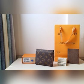 LV ARIANE Кошелек Модель M62037  Компактный изящный, с нескольк