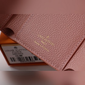LV Артикул： M64060 Элегантный и практичный компактный кошелек Эт