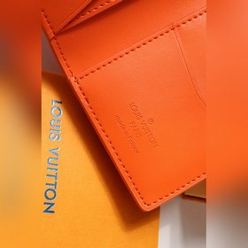 LV Артикул： M81028 Универсальный кошелек в форме сумки Этот кла