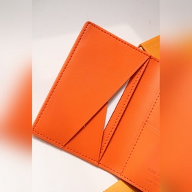 LV Артикул： M81028 Универсальный кошелек в форме сумки Этот кла