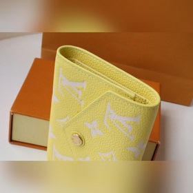 LV  Артикул： M81428 Короткий кошелек Этот кошелек из серии «Нан»