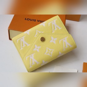 LV  Артикул： M81428 Короткий кошелек Этот кошелек из серии «Нан»