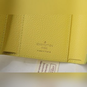 LV  Артикул： M81428 Короткий кошелек Этот кошелек из серии «Нан»
