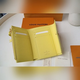 LV  Артикул： M81428 Короткий кошелек Этот кошелек из серии «Нан»