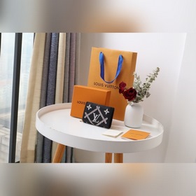 LV Короткий кошелек Артикул： M81212 Изготовлен из классической т