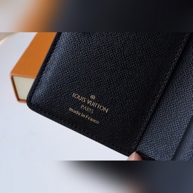 LV Lou Модель： M81461 Кожа с цветочным узором. Кошелек имеет ко
