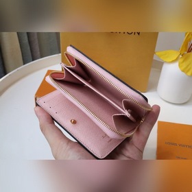LV Lou Модель： M81461 Кожа с цветочным узором. Кошелек имеет ко