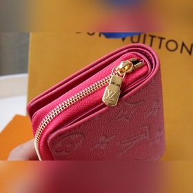 Специальная версия кошелька LV Lou Артикул： M81527 Это одна из м