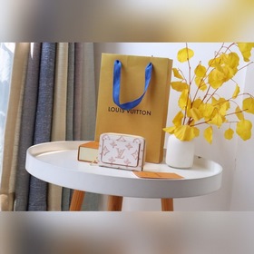 Специальная версия кошелька LV Lou Модель： M81527 Это одна из мод