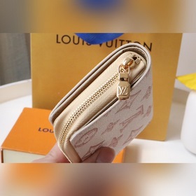 Специальная версия кошелька LV Lou Модель： M81527 Это одна из мод