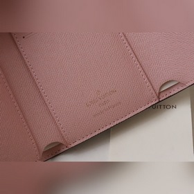 LV Компактный кошелек Артикул： M62742 Изящный и функциональный,