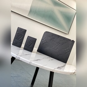 LV Артикул： M60181 Паспорт с тиснением — идеальный аксессуар для