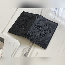 LV Артикул： M60181 Паспорт с тиснением — идеальный аксессуар для