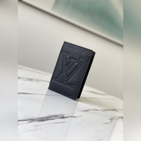 LV Артикул： M60181 Паспорт с тиснением — идеальный аксессуар для