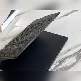 LV Артикул： M60181 Паспорт с тиснением — идеальный аксессуар для