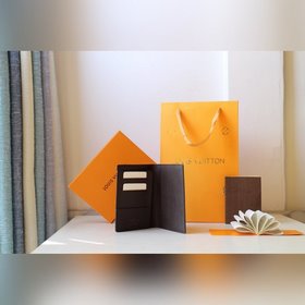 LV чехол для паспорта Модель M60181 Этот чехол для паспорта из тк