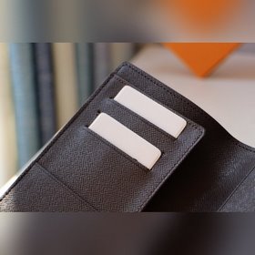 LV чехол для паспорта Модель M60181 Этот чехол для паспорта из тк