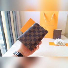 LV чехол для паспорта Модель M60181 Этот чехол для паспорта из тк