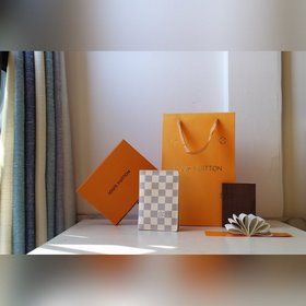 LV чехол для паспорта Модель M60181 Этот чехол для паспорта из тк