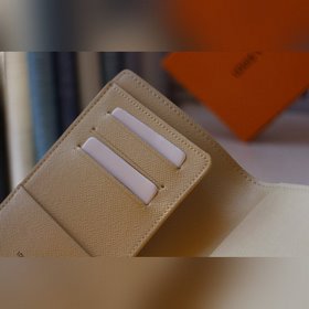 LV чехол для паспорта Модель M60181 Этот чехол для паспорта из тк