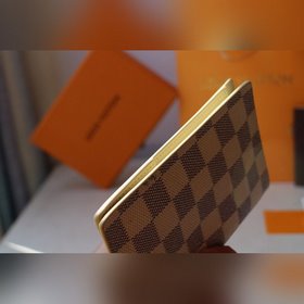 LV чехол для паспорта Модель M60181 Этот чехол для паспорта из тк