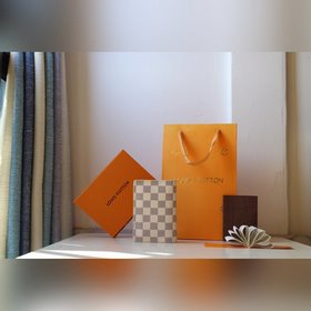 LV чехол для паспорта Модель M60181 Этот чехол для паспорта из тк