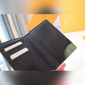 Чехол для паспорта LV Модель M60181 Этот чехол для паспортов из т