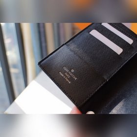 Чехол для паспорта LV Модель M60181 Этот чехол для паспортов из т