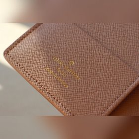 Чехол для паспорта LV Модель M60181 Этот чехол для паспортов из т
