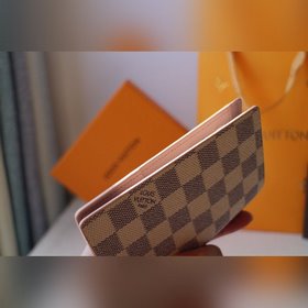 Чехол для паспорта LV Модель M60181 Этот чехол для паспортов из т
