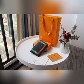 LV Модель M60181 Паспортный чехол Rainbow В садах Королевского дв