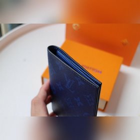 LV Модель M64501 Новый паспортный чехол Идеальный аксессуар для 