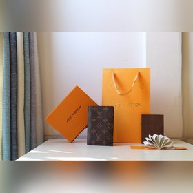 LV чехол для паспорта Модель M60181 Этот чехол для паспортов из т
