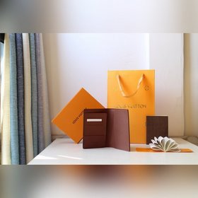 LV чехол для паспорта Модель M60181 Этот чехол для паспортов из т